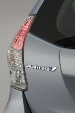 Toyota Prius V 2011 года